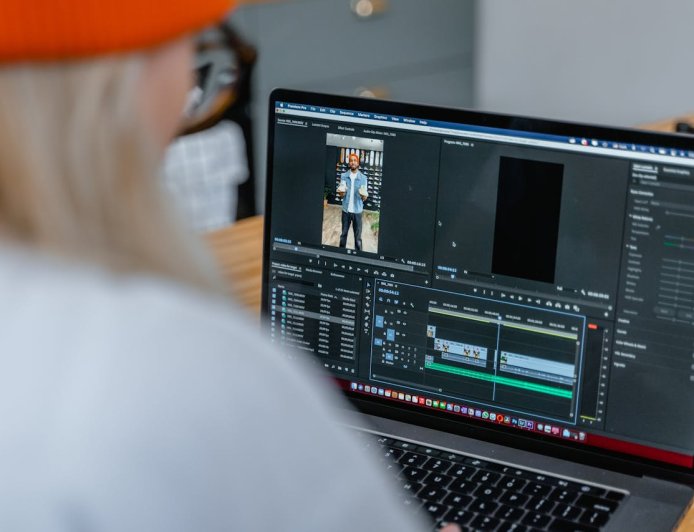 Best Platforms to Sell Your Photos and Videos as a Student