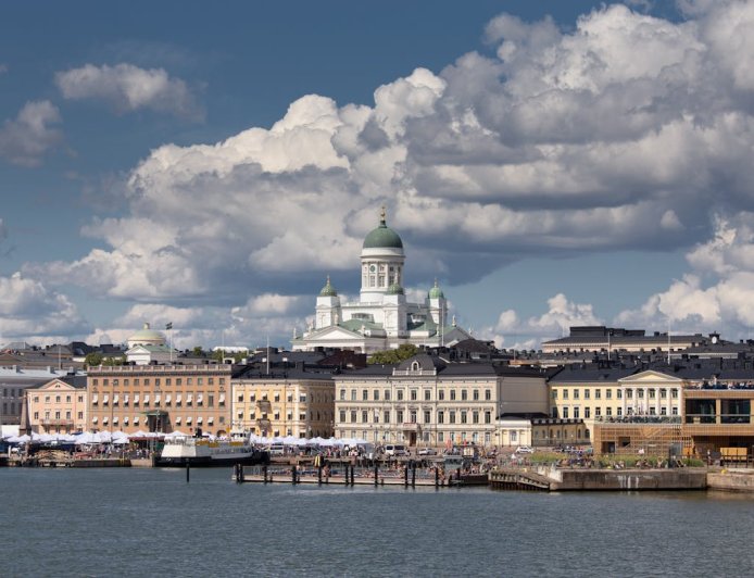 Best Bank Accounts for International Students in Finland 2026