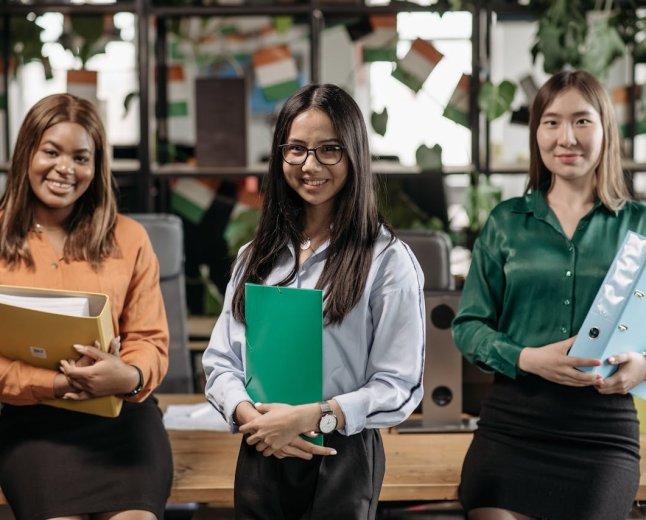 The Holiday Dilemma No One Talks About: Should International Students Go Home for Internships or Stay Abroad to Work Full Time?